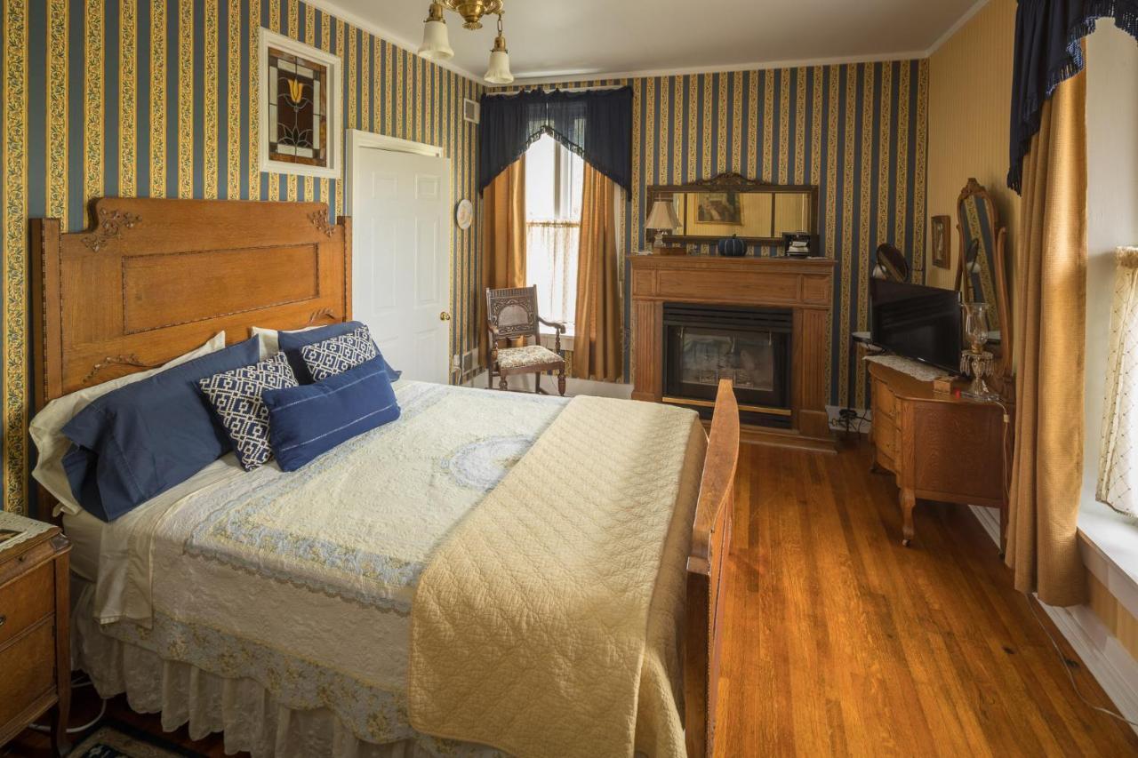The Steamboat House Bed & Breakfast กาลีนา ภายนอก รูปภาพ