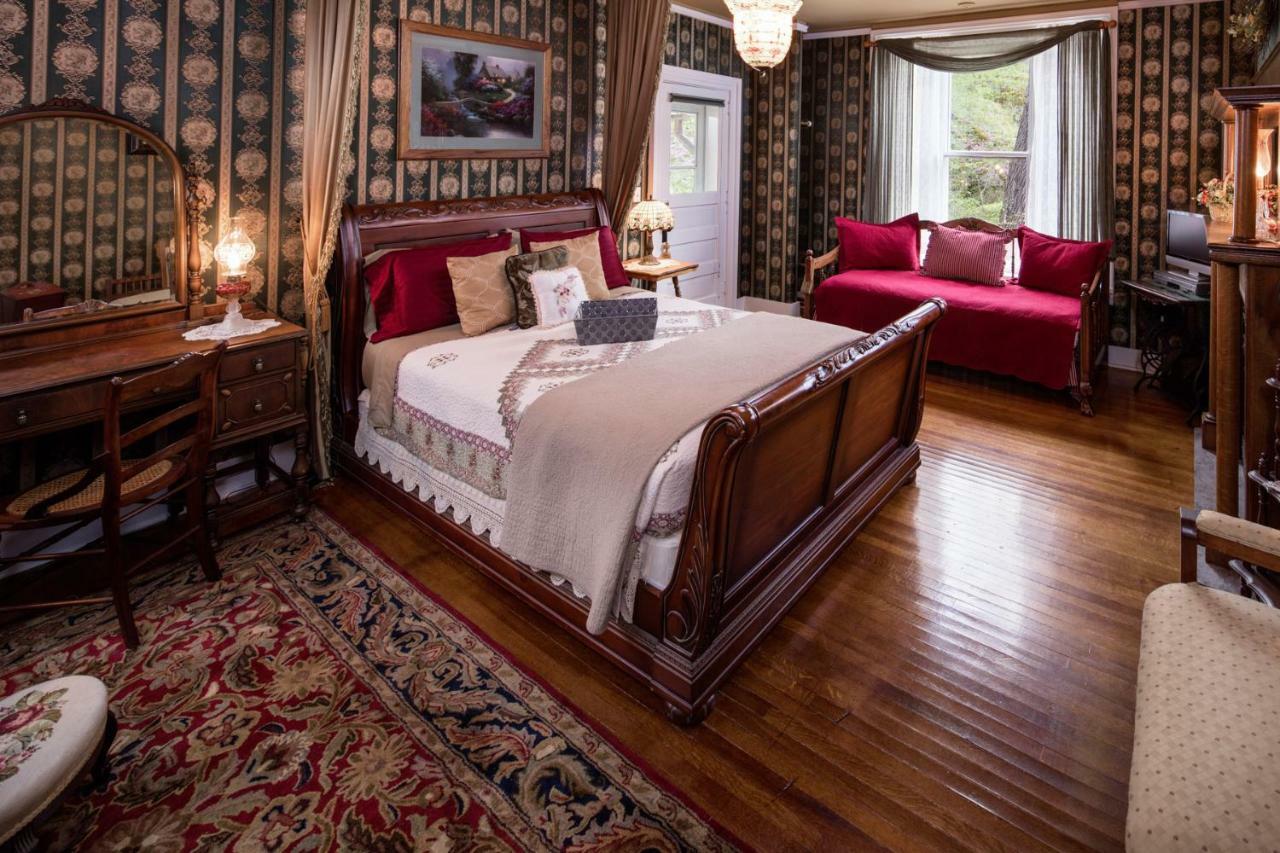 The Steamboat House Bed & Breakfast กาลีนา ภายนอก รูปภาพ