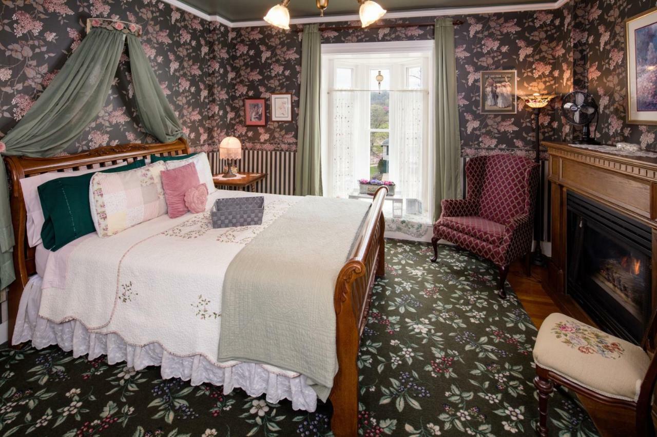 The Steamboat House Bed & Breakfast กาลีนา ภายนอก รูปภาพ