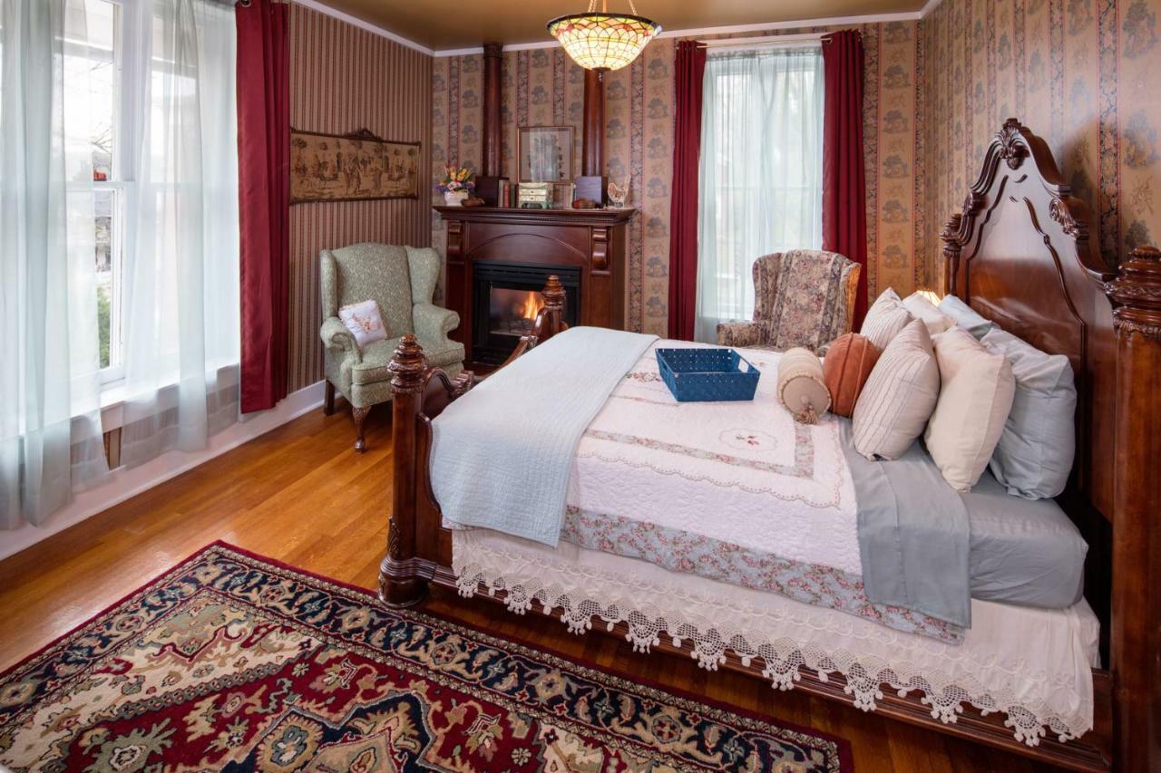 The Steamboat House Bed & Breakfast กาลีนา ภายนอก รูปภาพ