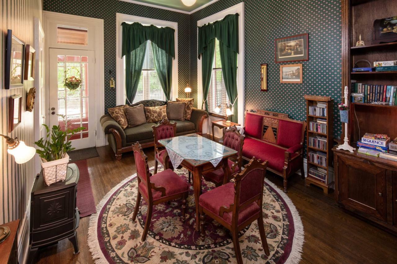 The Steamboat House Bed & Breakfast กาลีนา ภายนอก รูปภาพ
